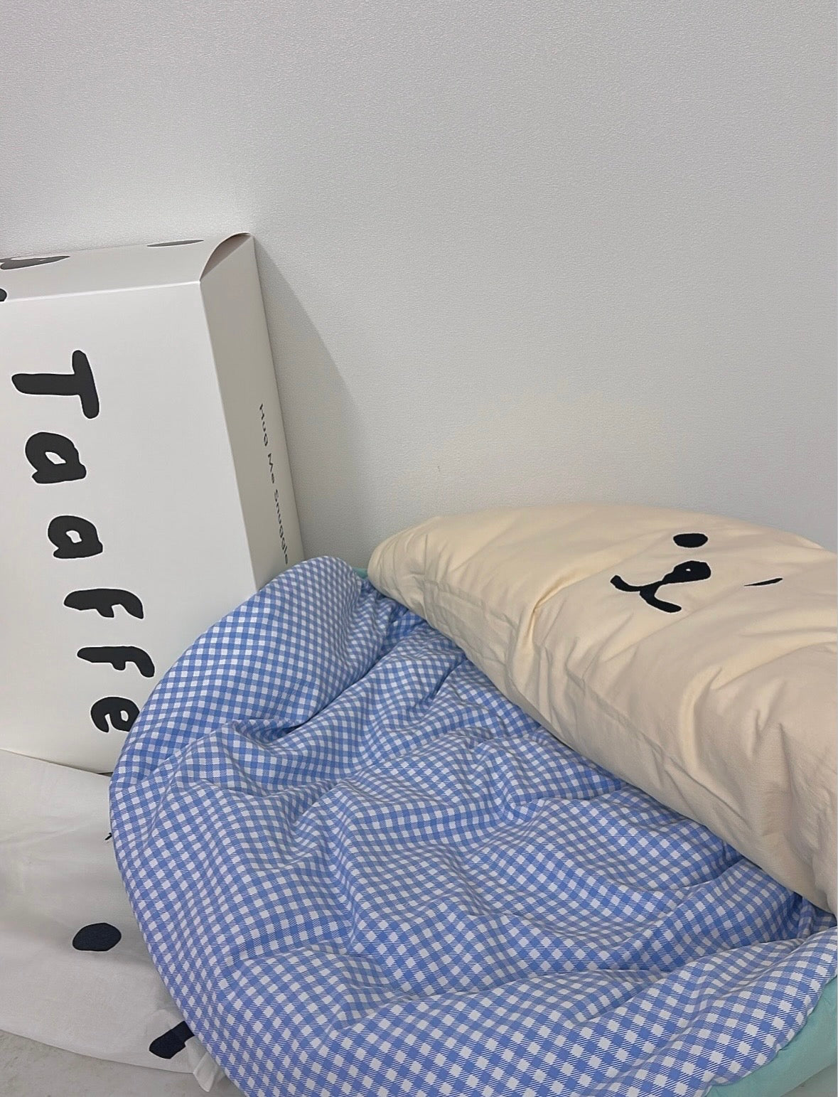 Taaffe Hug Me Snuggle Blanket Check - kikiandpuppies