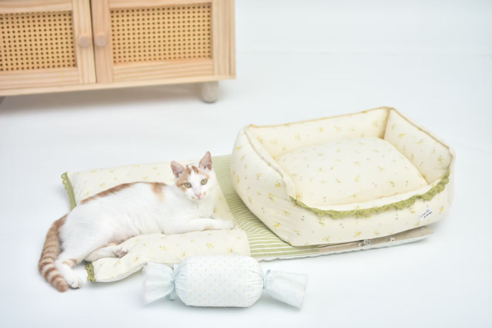 Petman The Garden of Eden Pet Soft Bed